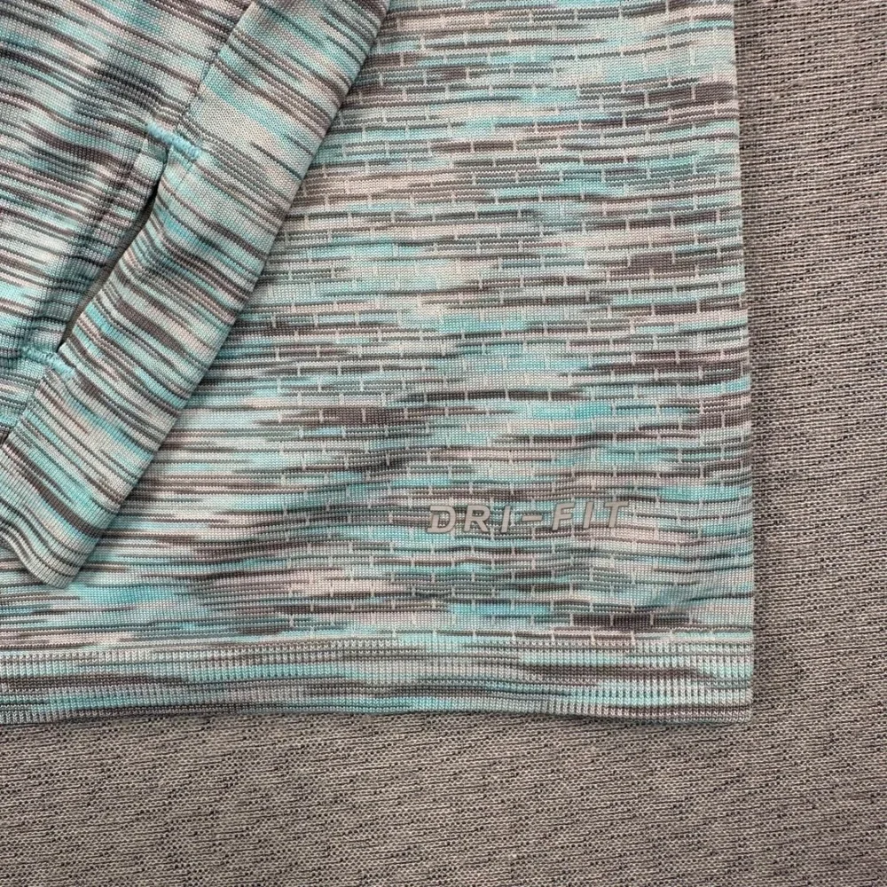 Nike Running Shirt Womens M Turquoise Grey Dri-FIT Long Sleeve Space Dye Top